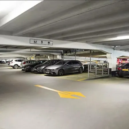 Dock Apt, Free Secure Parking! 2 Bed * 利兹