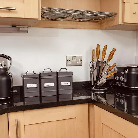 Dock Apt, Free Secure Parking! 2 Bed * 利兹