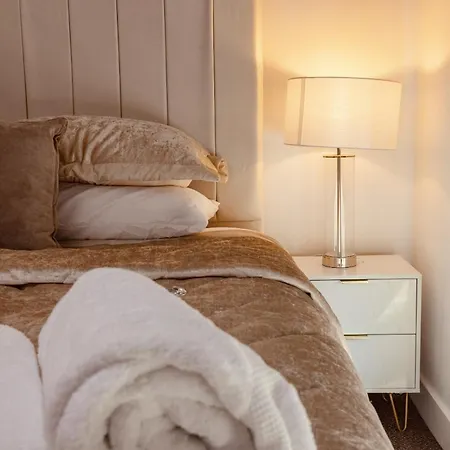 Dock Apt, Free Secure Parking! 2 Bed 利兹