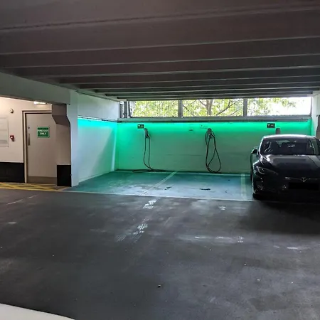 Dock Apt, Free Secure Parking! 2 Bed 公寓