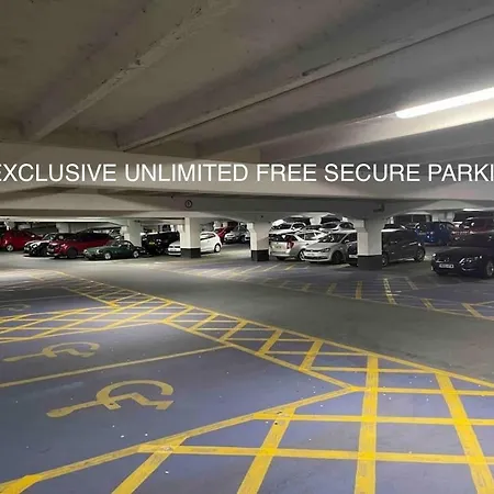 Dock Apt, Free Secure Parking! 2 Bed Apartment *