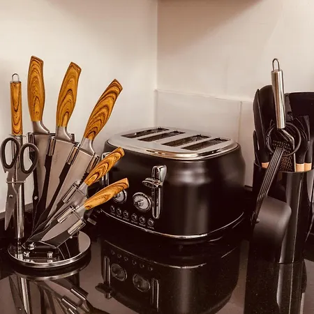 Dock Apt, Free Secure Parking! 2 Bed Daire *