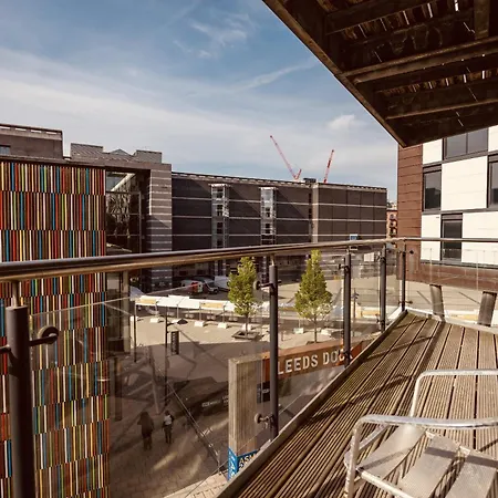 Dock Apt, Free Secure Parking! 2 Bed *