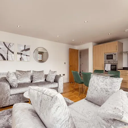 Apartment Dock Apt, Free Secure Parking! 2 Bed Leeds (West Yorkshire)