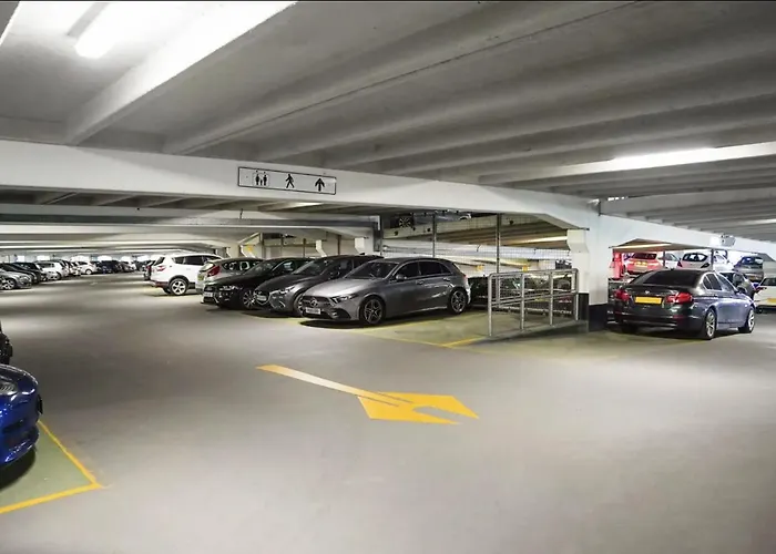 Dock Apt, Free Secure Parking! 2 Bed * Leeds (West Yorkshire)