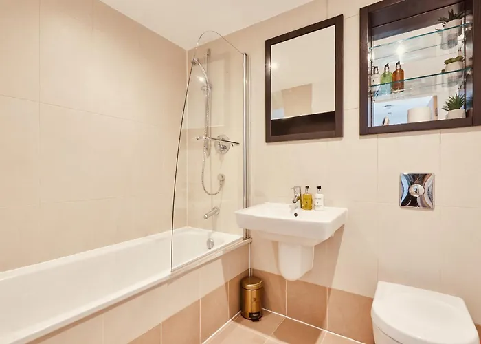 Dock Apt, Free Secure Parking! 2 Bed Apartment