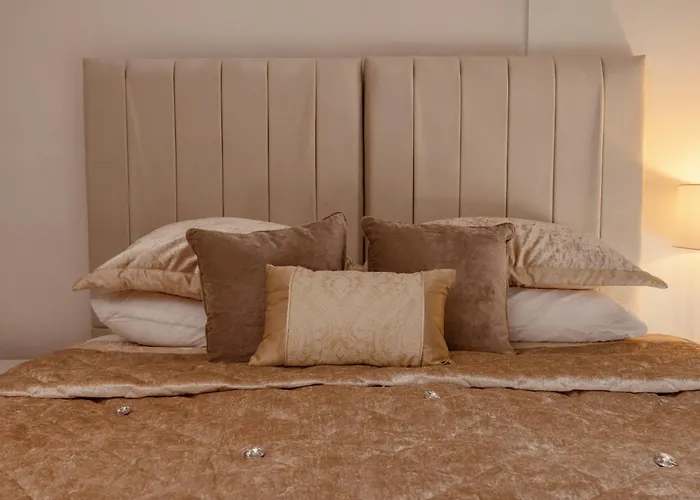 Dock Apt, Free Secure Parking! 2 Bed * Leeds (West Yorkshire)