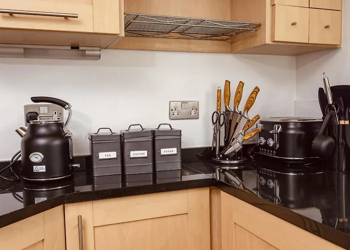 Dock Apt, Free Secure Parking! 2 Bed * Leeds (West Yorkshire)