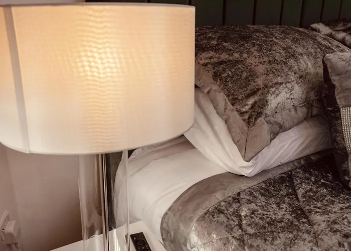 Dock Apt, Free Secure Parking! 2 Bed Leeds (West Yorkshire)