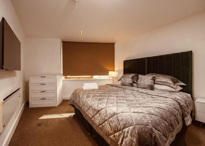 Dock Apt, Free Secure Parking! 2 Bed