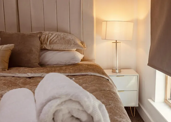 Dock Apt, Free Secure Parking! 2 Bed Leeds (West Yorkshire)