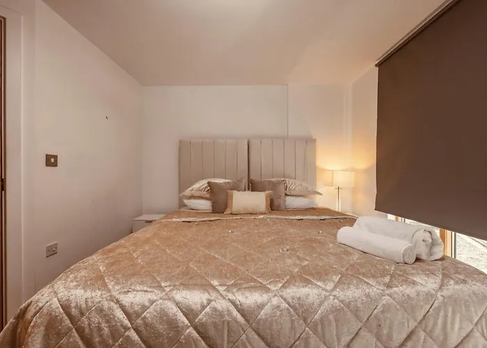 Apartment Dock Apt, Free Secure Parking! 2 Bed Leeds (West Yorkshire)