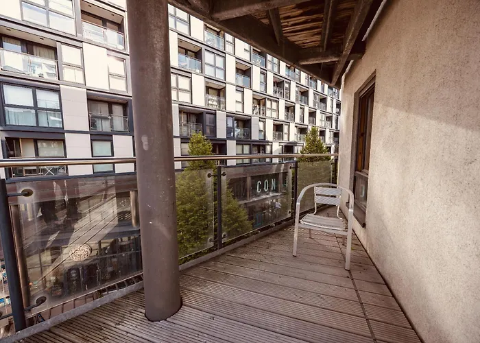 Dock Apt, Free Secure Parking! 2 Bed Leeds (West Yorkshire)