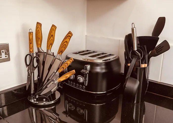 Dock Apt, Free Secure Parking! 2 Bed Apartment *