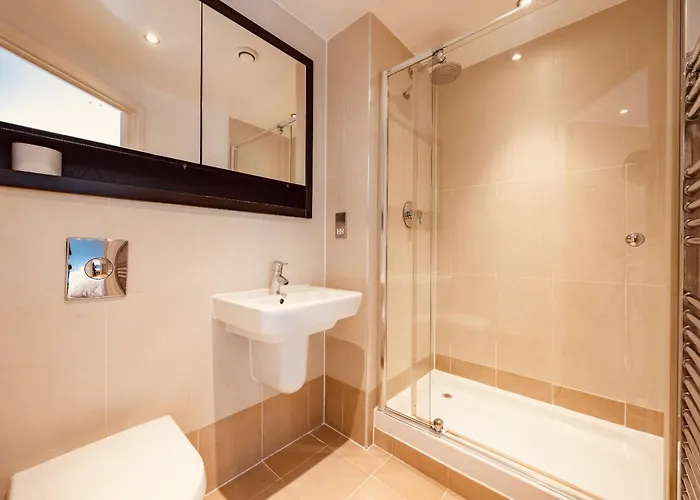 Dock Apt, Free Secure Parking! 2 Bed Apartment Leeds (West Yorkshire)