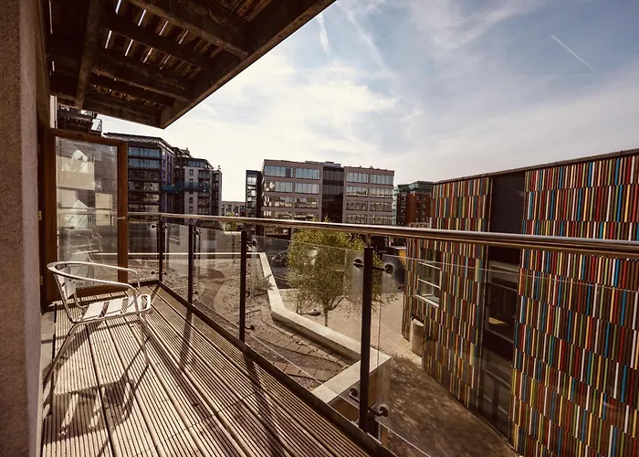 Dock Apt, Free Secure Parking! 2 Bed Leeds (West Yorkshire)