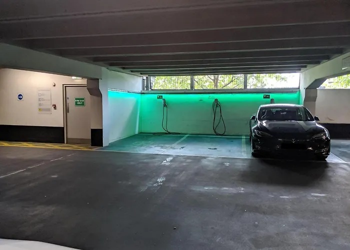 Dock Apt, Free Secure Parking! 2 Bed Apartment