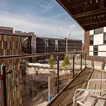Dock Apt, Free Secure Parking! 2 Bed *