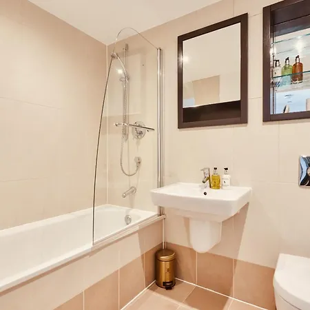 Dock Apt, Free Secure Parking! 2 Bed شقة