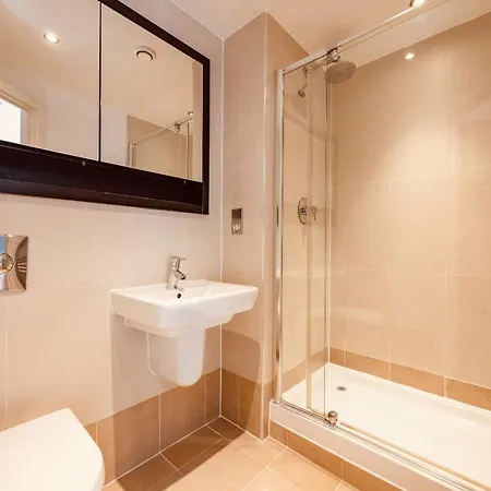 Dock Apt, Free Secure Parking! 2 Bed شقة ليدز