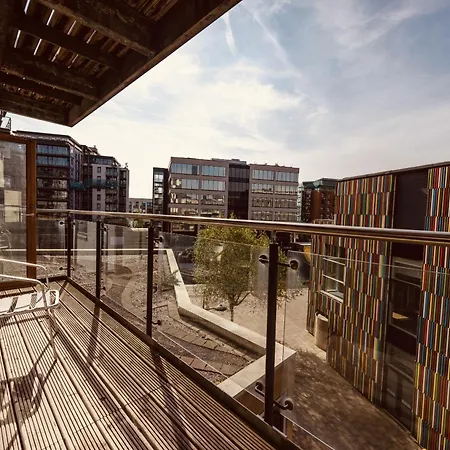 Dock Apt, Free Secure Parking! 2 Bed ليدز