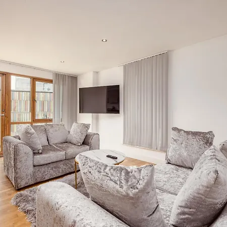 Dock Apt, Free Secure Parking! 2 Bed شقة ليدز